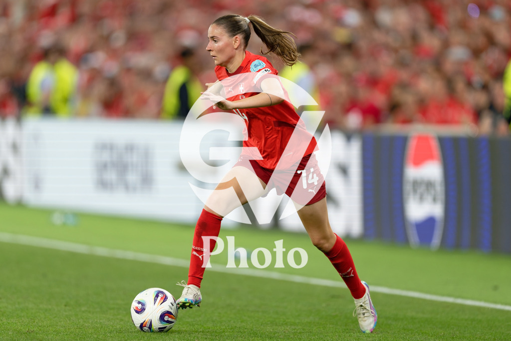 Finland v Switzerland: UEFA Women's EURO 2025 Group A | GENEVA, SWITZERLAND - JULY 10: Smilla Vallotto of Switzerland controls the ball  during the UEFA Women's EURO 2025 Group A match between Finland and Switzerland at Stade de Geneve on July 10, 2025 in Geneva, Switzerland. (Photo by Giuseppe Velletri/Sports Press Photo/Getty Images)