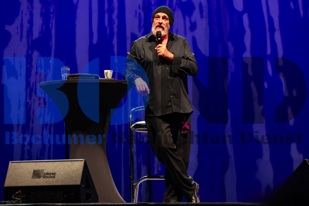 Zeltfestival Ruhr 2024 - Torsten Straeter  {date} -  | {headline}(Foto: Sebastian Sendlak / BOND) - Realisiert mit Pictrs.com