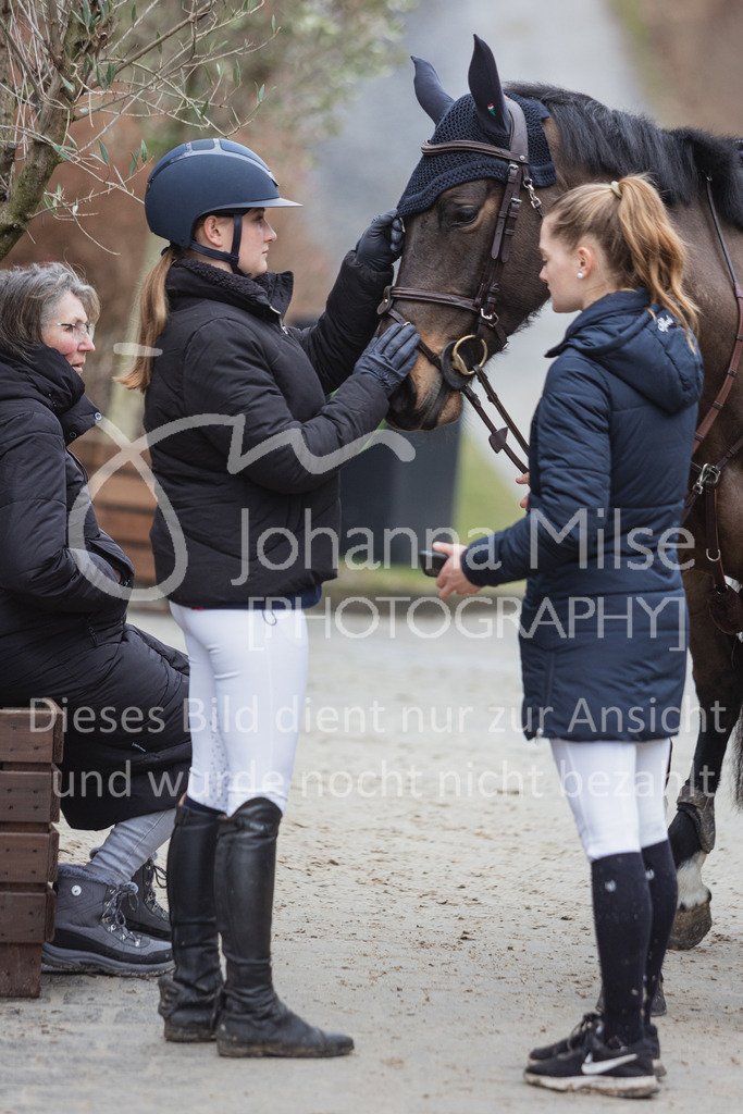 230212_Warstein_Junior-M-300 | Deine schönsten Turniermomente als professionelle Fotos! Entdecke hochwertige Pferdesport-Fotografie im Online-Shop. Jetzt Fotos finden & bestellen!