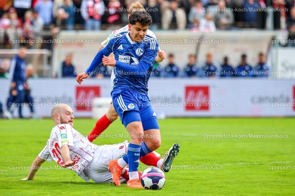 xsefx12042601011 | 12.04.2026, xsefx, Fußball, Regionalliga West, SC Fortuna Köln - FC Schalke 04 II (U23), 29. Spieltag, Südstadion Köln, Saison 2025 2026: Mit vollem Köropereinsatz: Adrian Stanilewicz.  DFB regulations prohibit any use of photographs as image sequences and or quasi-video. Photo: xSabinexEffgenxPressefotoKochx