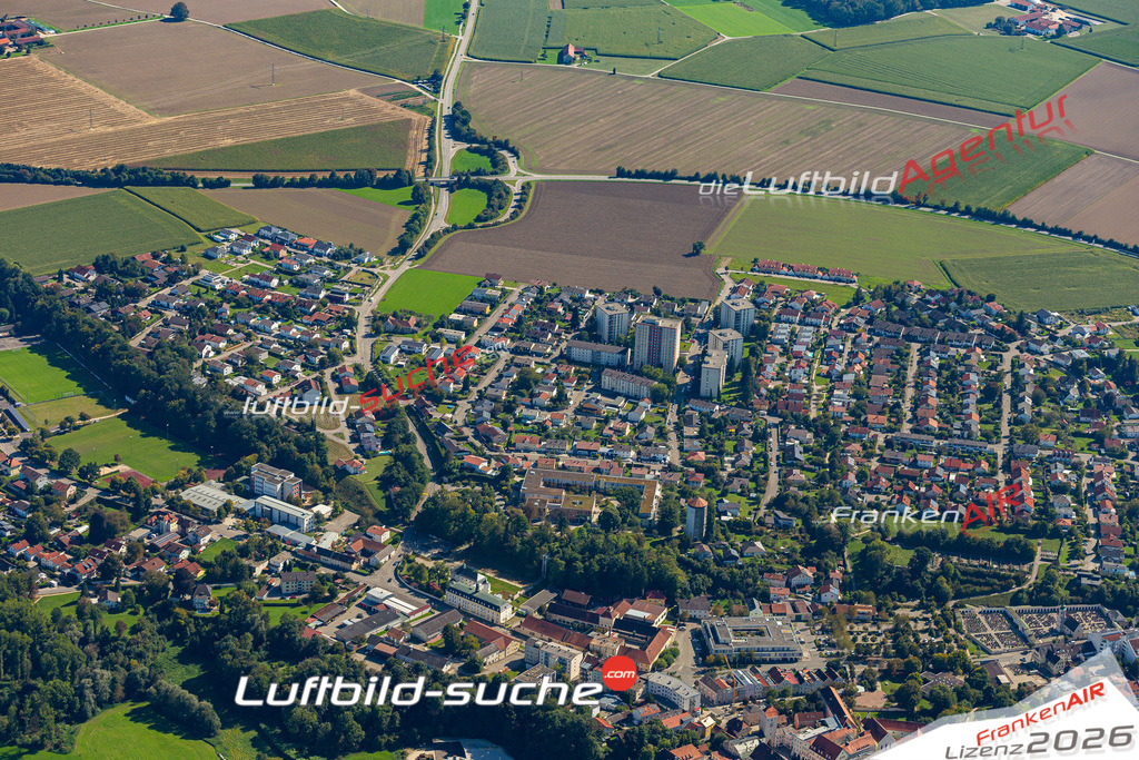 Das Luftbild der Stadt Neuötting wurde 2021 vom Flugzeug heraus erstellt (keine Drohne) Aufnahmehöhe ca.450 Meter- hohe Bildauflösung und Druck-Qualität garantiert!
