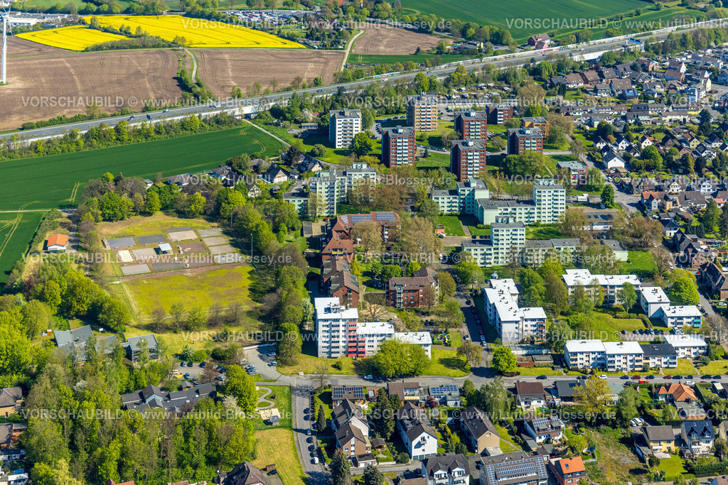 Kamen230406286 | Luftbild, Lüner Höhe, Hochhaus Wohnsiedlung Blumenstraße und Karl-Arnold-Straße, Boulodrome Kamen - 1. PÃƒÆ’Ã†â€™Ãƒâ€ Ã¢â‚¬â„¢ÃƒÆ’Ã¢â‚¬Å¡Ãƒâ€šÃ‚Â©tanque Club '99 Kamen, Kamen, Ruhrgebiet, Nordrhein-Westfalen, Deutschland