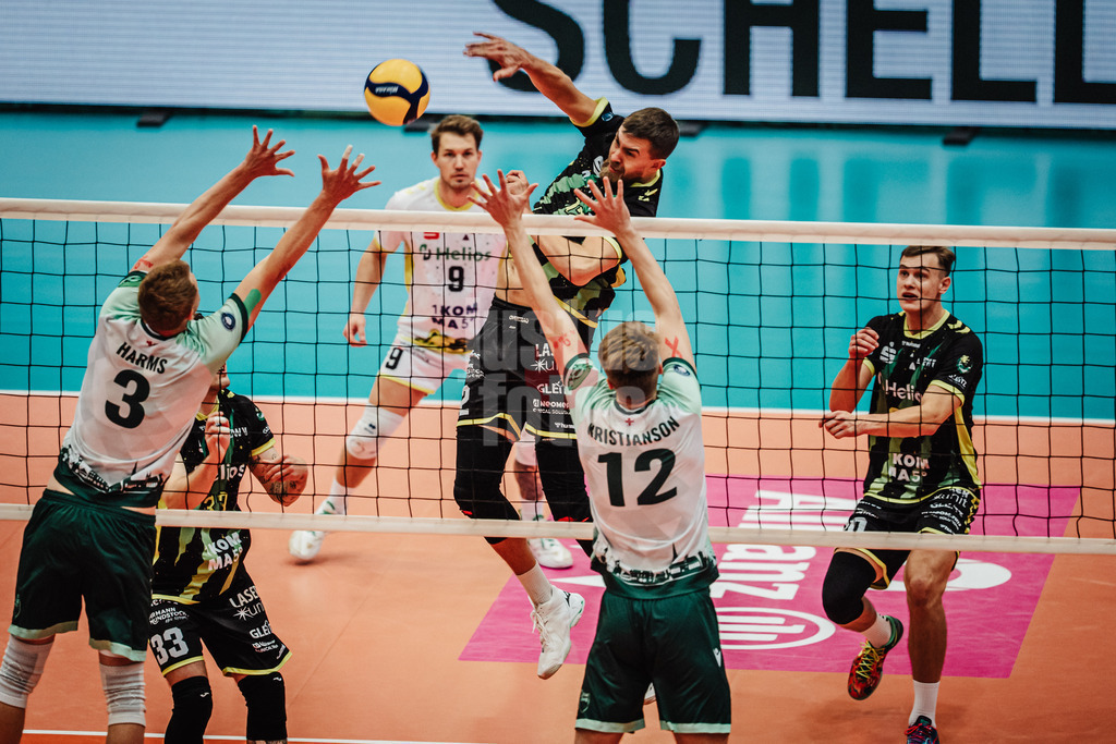 Volleyball | Herren | Saison 2025/2026 | Volleyball Ligacup | FT 1844 Freiburg vs. Helios GRIZZLYS Giesen | 12.10.2024 | Jakob Günthör (#12, Helios GRIZZLYS Giesen) beim Angriff