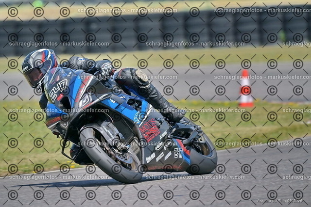 26BT02-2228 | markuskiefer.com - Realisiert mit Pictrs.com