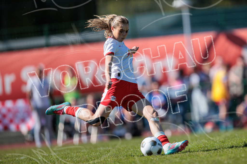 Gipfeltreffen der Frauen: Finale um den Sachsenlotto Landespokal 2026 | Am 1. Mai 2026 trafen im Endspiel des Sachsenlotto Landespokals die Frauen des Chemnitzer FC und die zweite Mannschaft von RasenBallsport Leipzig aufeinander. Vor stimmungsvoller Kulisse kämpften beide Teams ab 15:00 Uhr um die begehrte Trophäe des sächsischen Fußballs. Diese Galerie zeigt die Highlights, packende Zweikämpfe und die emotionalsten Momente des Finaltags. - Realisiert mit Pictrs.com