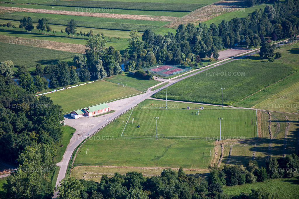 Aerial view: US Huttenheim in Huttenheim in the state Bas-Rhin, France. – Photo: IMG_093238.jpg taken on 08/16/2016 by Werner Riehm/FLY-FOTO.com – Resolution of the original: 5472 x 3648 px