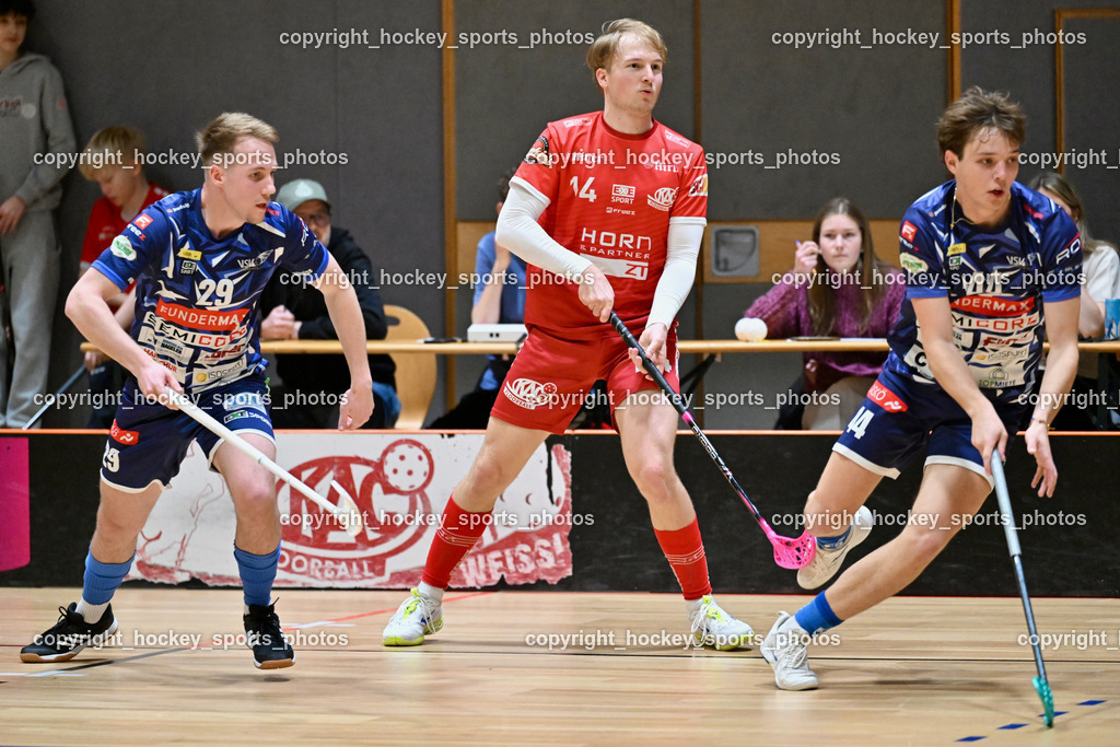 KAC Floorball vs. VSV Unihockey | #29 Anze Brajic VSV Unihockey, #14 Pascual Fina KAC Floorball, #44 Luca Widnig VSV Unihockey, KAC Floorball vs. VSV Unihockey, KAC Floorball vs. VSV Unihockey am 21.03.2026 in Klagenfurt (Ballspielhalle Waidmannsdorf), Austria, (Photo by Bernd Stefan)