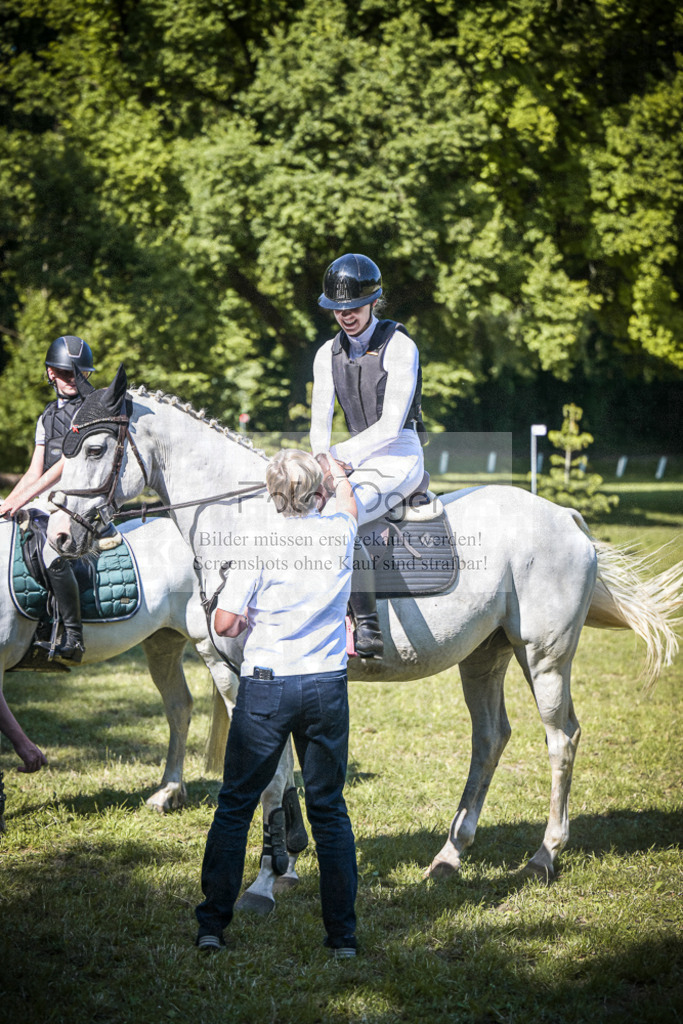DOS_0507 | Entdecke hochwertige Reitturnierfotos von Foto Oger. Professionell, emotional und authentisch – jetzt Lieblingsmomente im Shop bestellen.Deutschlandweite Turnierfotografie. - Realisiert mit Pictrs.com
