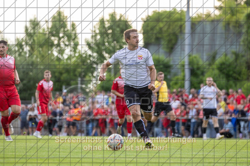 20250616_184003_0240 | #,  TV Eybach (weiß) vs. 1.FC Donzdorf II (rot), Fussball, Entscheidungsspiel 3 in Kreisliga A3 - Bezirk Neckar/Fils, Saison 2024/2025, Rasensportplatz, Staufenecker Str. 41, 73084 Salach, 16.06.2025 - 18:30 Uhr,Foto: PhotoPeet-Sportfotografie/Peter Harich