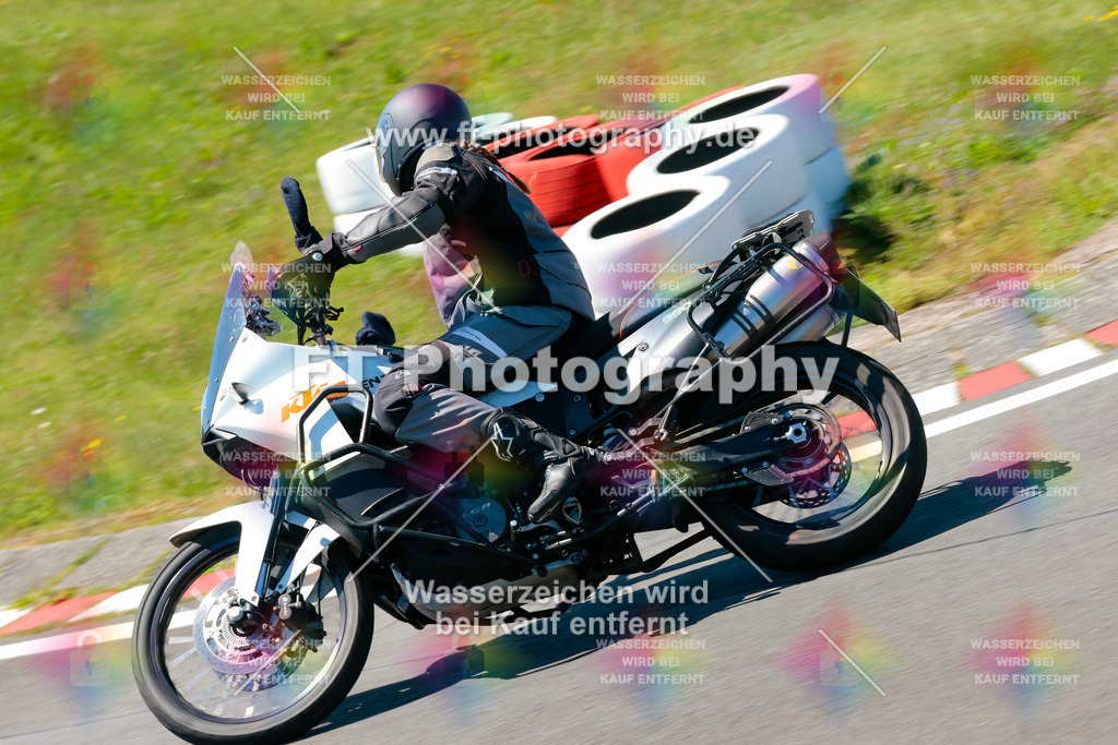 Moto-TeamOBK-22383 | Hier findet Ihr Bilder von Touristenfahrten auf der Nürburgring Nordschleife oder von anderen Veranstaltungen die ich besucht habe. Viel Spass beim Durch Schauen 