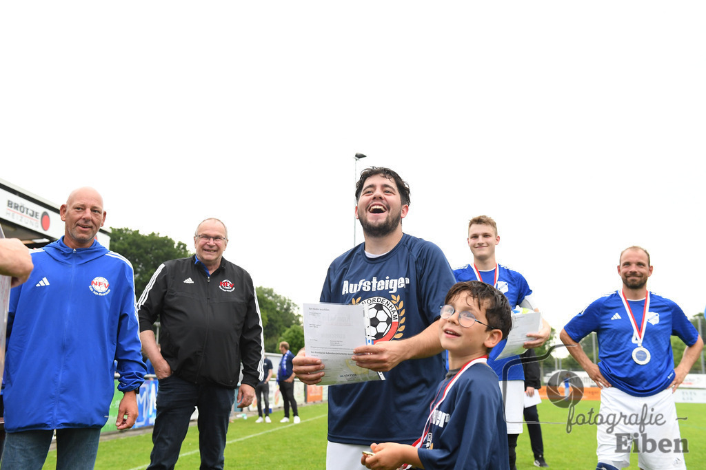 1. FC Nordenham-SV GOTANO | Kreispokal Finale Jade-Weser-Hunte 1. Mannschaften; 1.FC Nordenham (weiß)-SV GOTANO (blau) am 15.06.2025 in Rastede (Sportanlage Köttersweg), Photo: Philip Eiben 2025 - Realisiert mit Pictrs.com