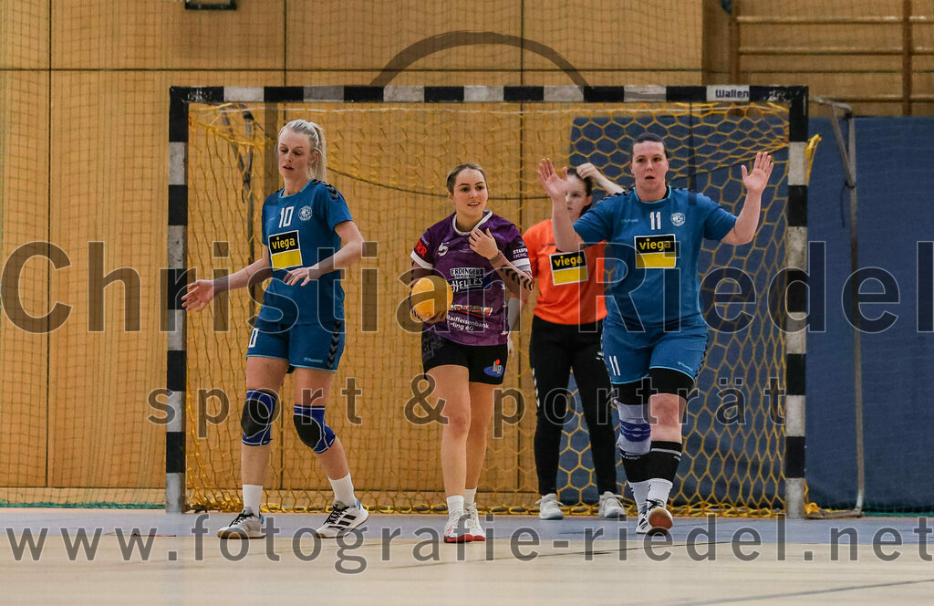 2024-02-24_063_SpVgg_Altenerding_gegen_SSG_Metten_Frauen | Erding, Deutschland, 24.02.2024:
Handball, Bezirksoberliga Frauen Altbayern 2023 / 2024, 15. Spieltag, SpVgg Altenerding gegen SSG Metten, Endergebnis: 32:28

Lena Steininger (SSG Metten, #10), Lena Prem (SpVgg Altenerding, #5), Ramona Achatz (SSG Metten, #11)

Foto: Christian Riedel / fotografie-riedel.net