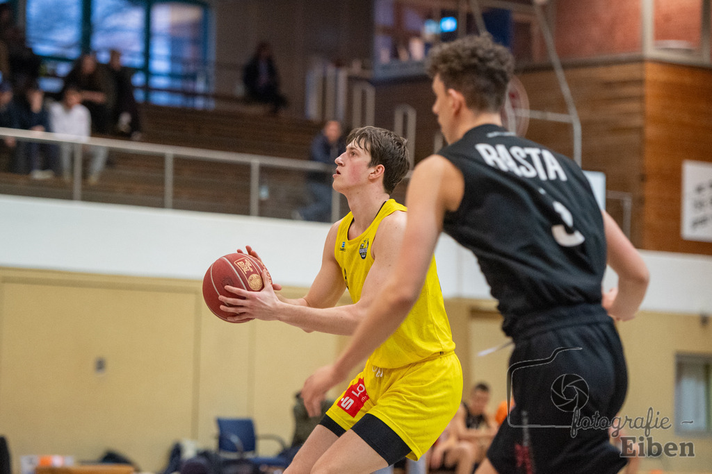 Baskets Juniors/TSG Westerstede-Rasta Vechta 3 | 1. Basketball-Regionalliga; Baskets Juniors/TSG Westerstede (gelb) - Rasta Vechta 3 (schwarz) am 18.01.2025 in Westerstede (Hössensporthalle), Photo: Philip Eiben 2025 - Realisiert mit Pictrs.com
