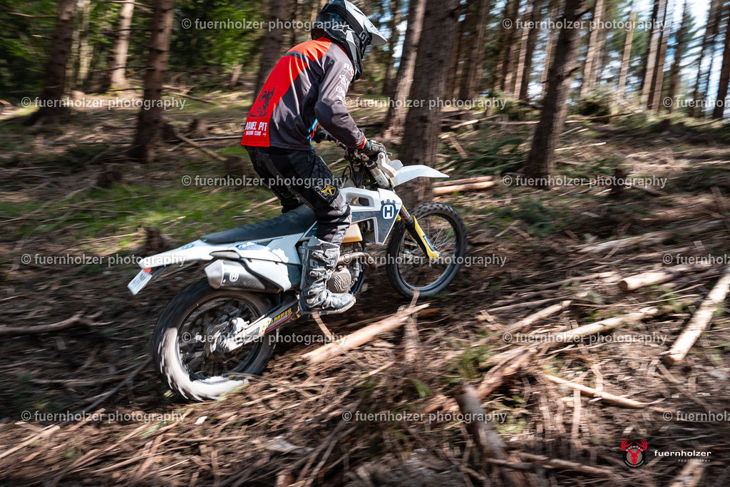 fuernholzer_250501-C1-810 | Fotografische Impressionen von der Red Stag Enduro Extreme by fuernholzer-photography.com. Endurosport in Österreich fotografisch festgehalten von fuernholzer. Auftragsfotografie für Private, Gewerbefotos und Industriefotografie. Eventfotografie, Sportfotografie und Motorsportfotografie. Anbieter von Fotoworkshops, Fototraining, fotografischen Vorträgen und Fotoseminaren.