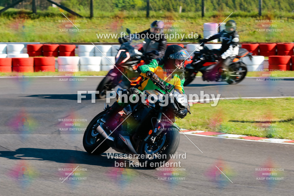 Moto-TeamOBK-21058 | Hier findet Ihr Bilder von Touristenfahrten auf der Nürburgring Nordschleife oder von anderen Veranstaltungen die ich besucht habe. Viel Spass beim Durch Schauen 