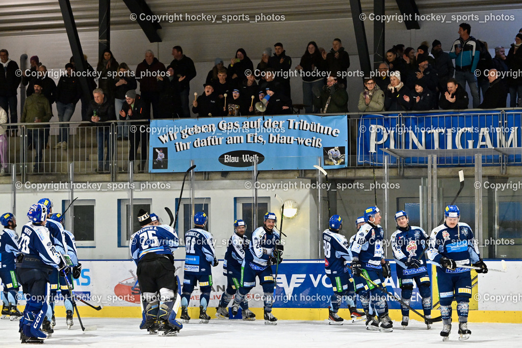 ESC SOCCERZONE STEINDORF vs. 1. EHC ALTHOFEN | Jubel ESC Steindorf Mannschaft, ESC Steindorf Fans, ESC SOCCERZONE STEINDORF vs. 1. EHC ALTHOFEN, ESC SOCCERZONE STEINDORF vs. 1. EHC ALTHOFEN am 28.02.2025 in Steindorf (Ossiachersee Halle), Austria, (Photo by Bernd Stefan)