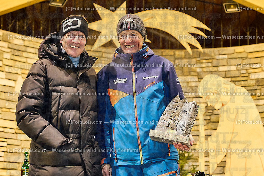 ALP5235_MASTERS-Cup_GS_Siegerehrung | (C)FotoLois.com, Alois Spandl. FIS Masters-Cup Wildschönau, Giant Slalom auf der Piste Schatzberg GS, Siegerehrung auf dem Dorfplatz Niederau, Sa 13. Januar 2024.