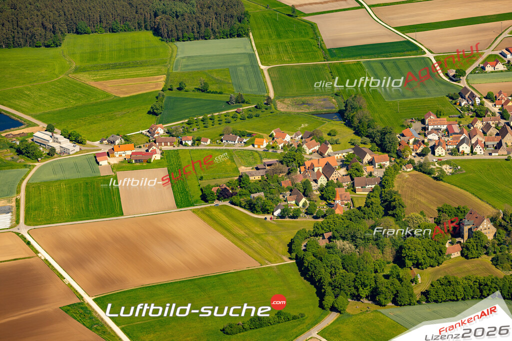 Das Luftbild zeigt : Dürrenmungenau Abenberg - Die Luftaufnahme wurde 2024 vom UL-Flugzeug aus erstellt ( keine Drohne ) - Hochauflösende Luftaufnahme - Für grossformatige Ausdrucke geeignet. Die Geschenkidee !Mit Lizenz und Bildrechte bestellbar