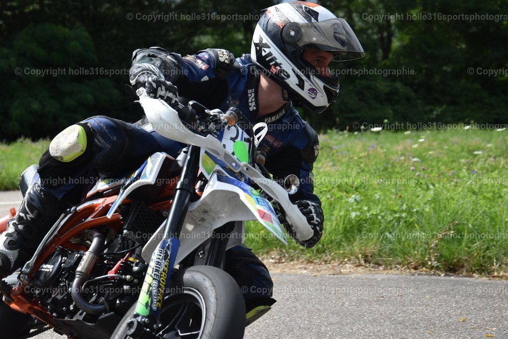 DSC_0661 | Sportfotografie , Motorsport, Motoross, Reitsport, Mointainbike, Enduro,
Landschaft , Outdoor, Eventfotografie, Landschaft, Bilder online bestellen - Realisiert mit Pictrs.com