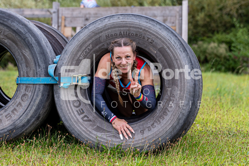 Gruß aus dem Reifen - Stefanie Maus wurde über 11 Kilometer in der Gesamtwertung Vierte und schnellste in ihrer Altersgruppe (W45). | immodelaporte-sportfotos - Realisiert mit Pictrs.com
