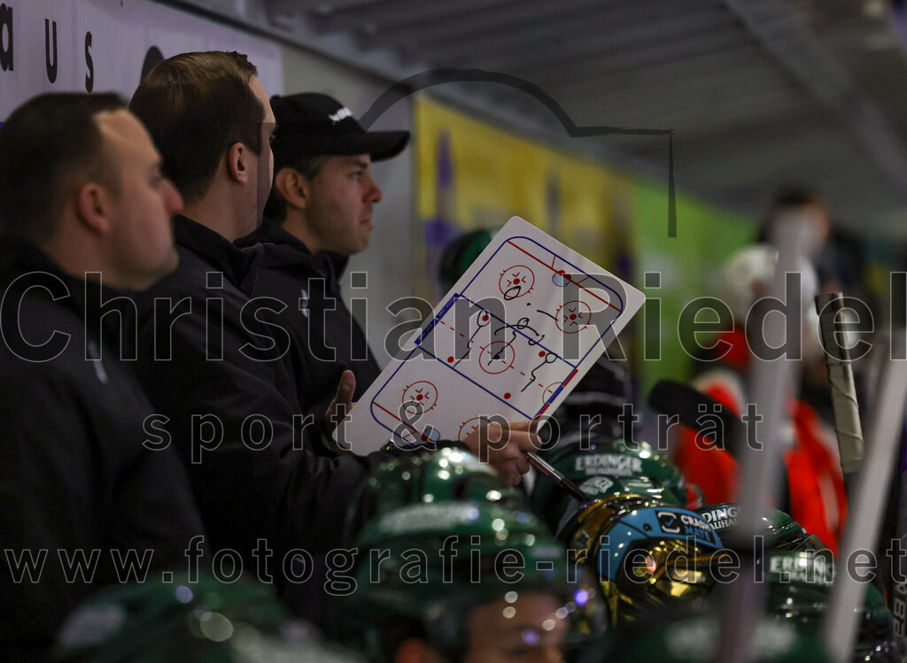 2025-12-14_063_TSV_Erding_gegen_ECDC_Memmingen_Indians | Erding, Deutschland, 14.12.2025:Eishockey, Oberliga Süd 2025 / 2026, 26. Spieltag, TSV Erding gegen ECDC Memmingen Indians, Endergebnis: 1:2Foto: Christian Riedel / fotografie-riedel.net