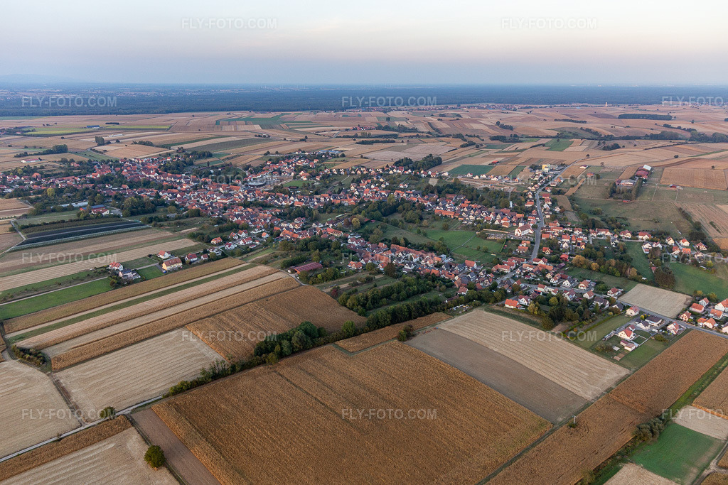 Aerial view: View of the town in Seebach in the state Bas-Rhin, France.Photo: IMG_123294.jpg taken on 09/30/2020 by Werner Riehm/FLY-FOTO.comResolution of the original: 5039 x 3360 px