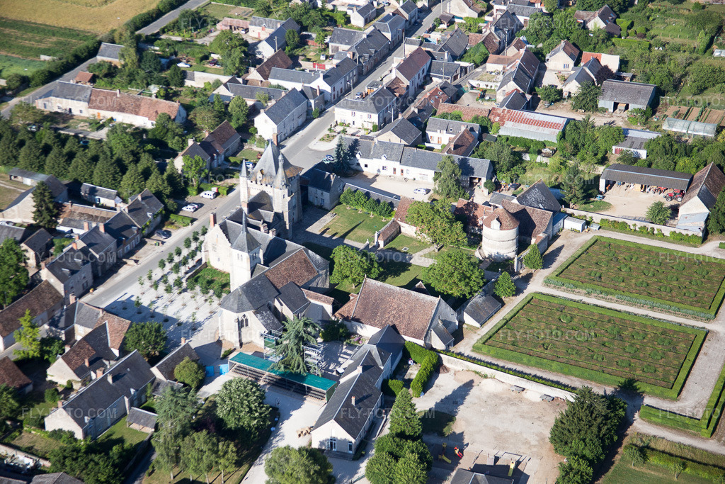 Aerial view: Castle Park of Castle Talcy in Talcy in the state Loir et Cher, France.Photo: IMG_082192.jpg taken on 06/20/2015 by Werner Riehm/FLY-FOTO.comResolution of the original: 5472 x 3648 px