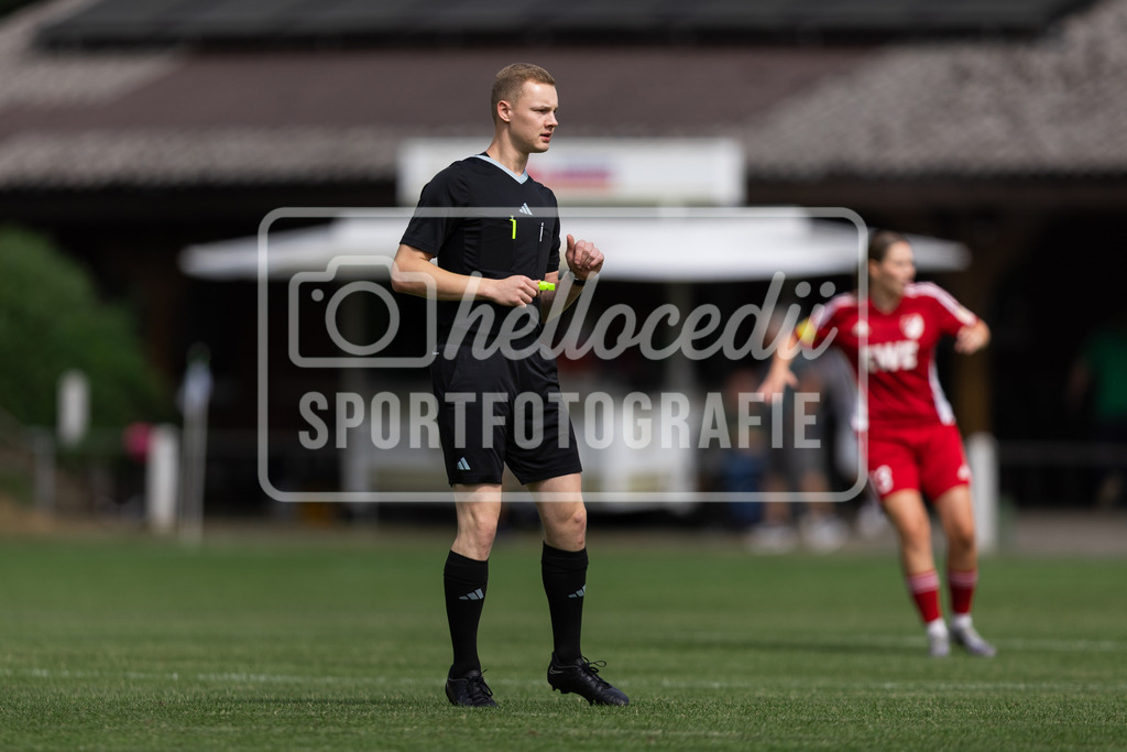 Fußball I Frauen I Testspiel I SpVg Aurich - DJK Arminia Ibbenbüren I 15329 | realhellocedii - Realisiert mit Pictrs.com