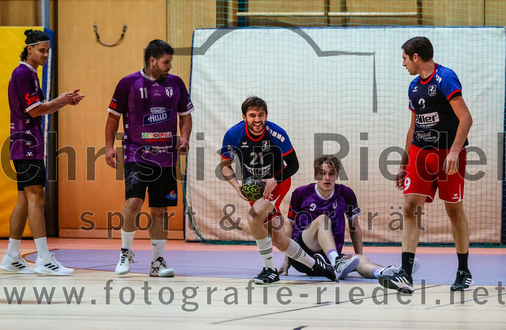 2023-10-14_025_SpVgg_Altenerding_gegen_HSG_Freising_Neufahrn | Erding, Deutschland, 14.10.2023:
Handball, Bezirksoberliga Männer 2023 / 2024, 4. Spieltag, SpVgg Altenerding gegen HSG Freising-Neufahrn, Endergebnis: 27:26

Luis Leitner (SpVgg Altenerding, #26), Christian Loris (SpVgg Altenerding, #11), Korbinian Herrmann (HSG Freising-Neufahrn, #21), Jabob Thees (SpVgg Altenerding, #3), Alexander Heldner (HSG Freising-Neufahrn, #9)

Foto: Christian Riedel / fotografie-riedel.net