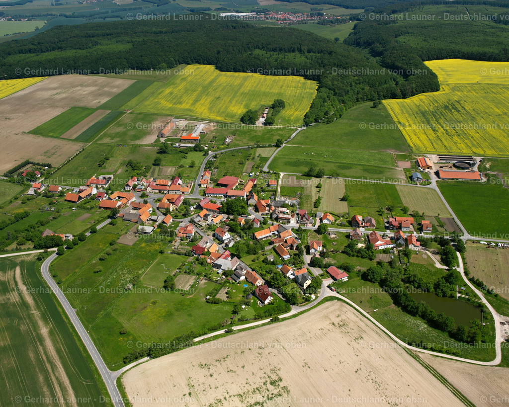 2634417 | LEINEFELDE-WORBIS 16.06.2006 Ortsansicht der Straßen und Häuser der Wohngebiete im Ortsteil Kaltohmfeld in Leinefelde-Worbis im Bundesland Thüringen, Deutschland. // Town View of the streets and houses of the residential areas in the district Kaltohmfeld in Leinefelde-Worbis in the state Thuringia, Germany. Foto: Gerhard Launer