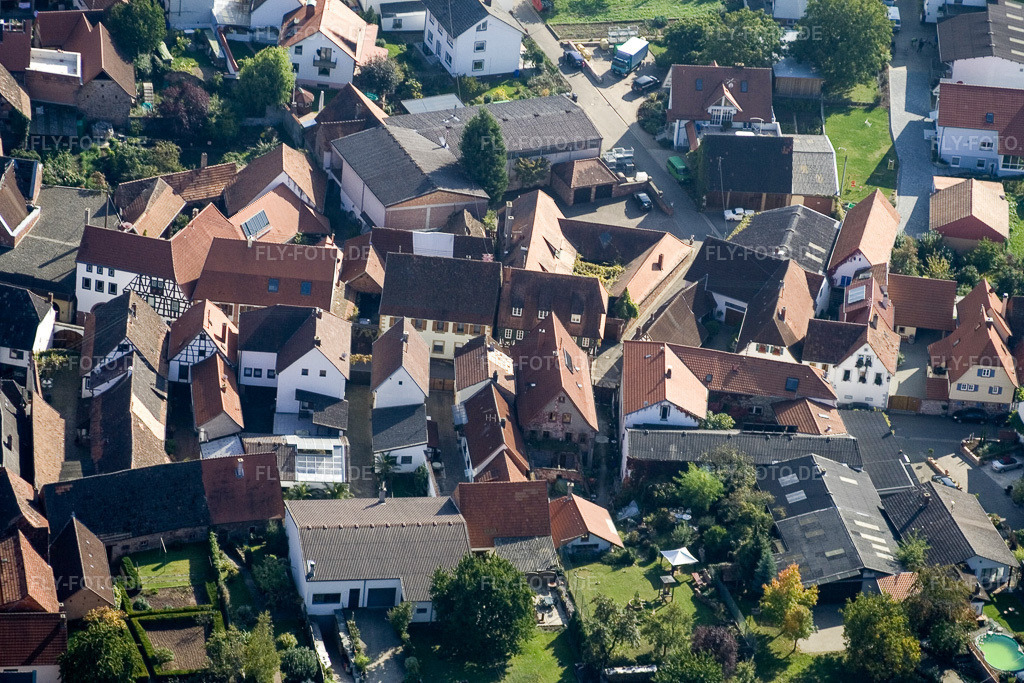 Luftbild: Weingut Ökonomierat Kleinmann in Birkweiler im Bundesland Rheinland-Pfalz in Deutschland. Foto: IMG_8357.jpg vom 07.10.2007 durch Werner Riehm/FLY-FOTO.de