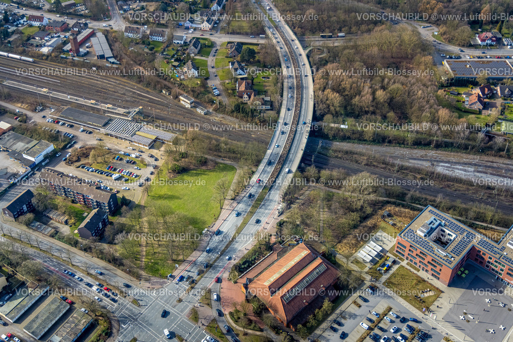 Gladbeck250201805 | Luftbild, Straßenverkehr Brücke Sandstraße und Bahnhof Gladbeck-West, Artur-Schirrmacher-Sporthalle, Rentfort, Gladbeck, Ruhrgebiet, Nordrhein-Westfalen, Deutschland