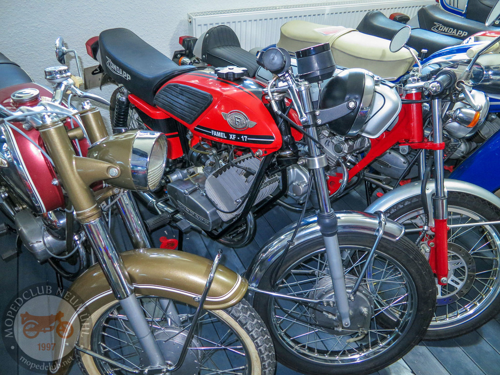 MopedmuseumNeumühl_151023_081 | Bildergalerie von Sport-Ereignissen aber auch von weiteren spannenden Dingen - nicht nur vom Niederrhein. In Anlehnung an den bekannten Spruch von Hanns Dieter Hüsch heißt das Motto: "Niederrhein ist überall".  - Realisiert mit Pictrs.com