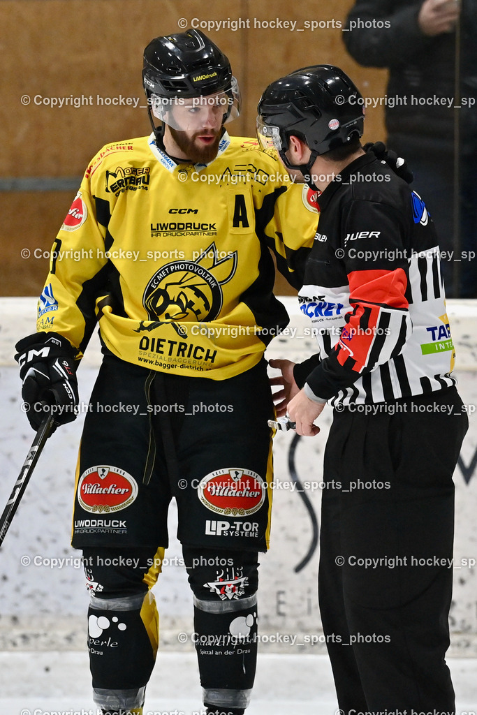 EC Hornets Spittal vs. ESC Steindorf 23.2.2024 | #70 Kronig Daniel EC Hornets Spittal, WIDMANN Floria Referee, EC Hornets Spittal vs. ESC Steindorf 23.2.2024, EC Hornets Spittal vs. ESC Steindorf 23.2.2024 am 23.02.2024 in Spittal an der Drau (Eissportzentrum Spittal), Austria, (Photo by Bernd Stefan)