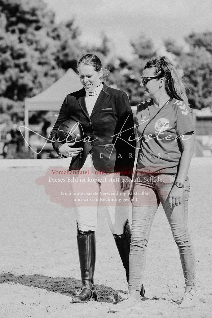 DSC_9853 | Pferde- und Turnierfotografie in Westsachsen. Pferdeportraits, Auftragszeichnungen und intuitive Kunst.