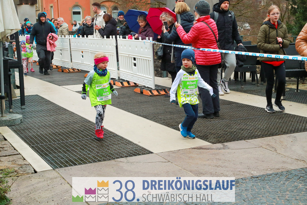 400m AOK Junior Cup | 3 Koenigslauf 2024 400m AOK Junior Cup - Realisiert mit Pictrs.com