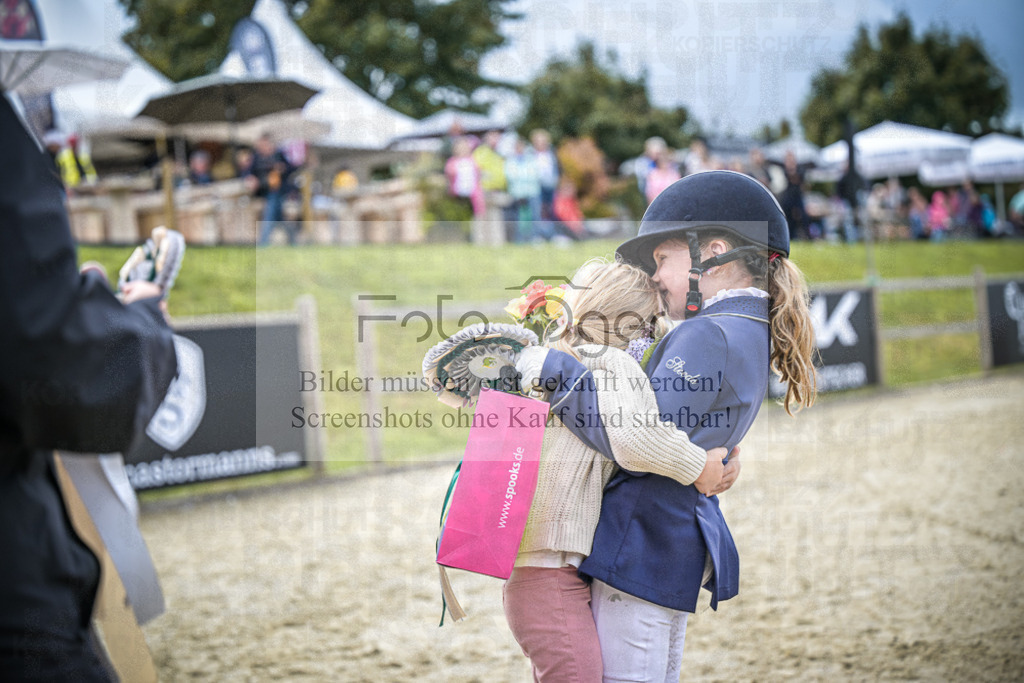 DOS_0400 | Entdecke hochwertige Reitturnierfotos von Foto Oger. Professionell, emotional und authentisch – jetzt Lieblingsmomente im Shop bestellen.Deutschlandweite Turnierfotografie. - Realisiert mit Pictrs.com