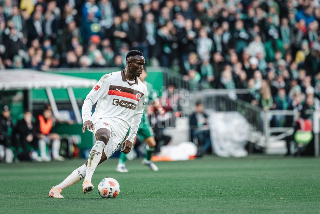Fußball | Männer | Saison 2025/2026 | 1. Fußball-Bundesliga | 6. Spieltag | SV Werder Bremen vs. FC St. Pauli | 04.10.2025 | Abdoulie Ceesay (#9, FC St. Pauli) am Ball