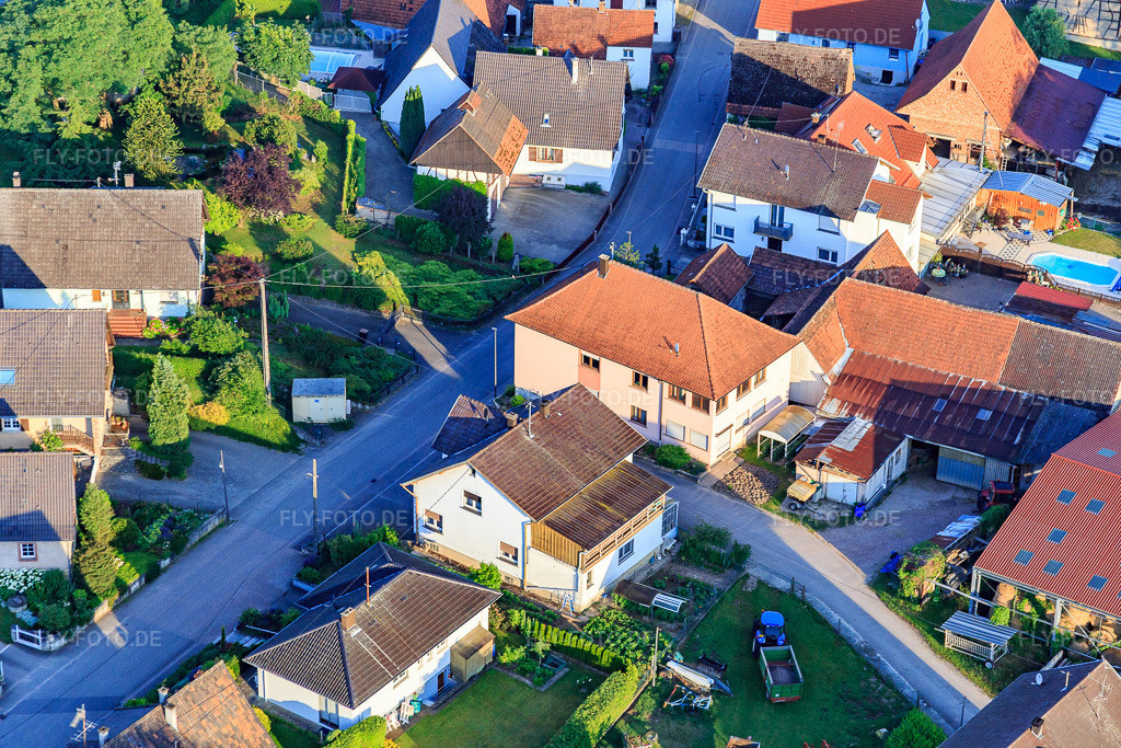Luftbild: Rue du Moulin in Scheibenhard im Bundesland Bas-Rhin in Frankreich. – Foto: IMG_082892.jpg vom 26.06.2015 durch Werner Riehm/FLY-FOTO.de – Auflösung des Originals: 5472 x 3648 px