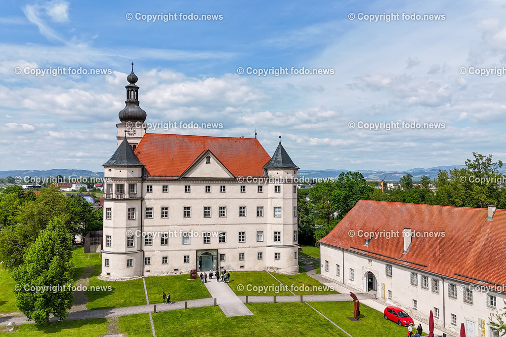 Hartheim_ Lern- und Gedenkschloss_ 07.05.2025-38 | 07.05.2025, Hartheim, AUT, Lern- und Gedenkort, Schloss Hartheim, im Bild Schloss Hartheim, Toetungsanstalt der Nazionalsozialisten waehrend des 2. Weltkrieg, NS-Zeit, Holocaust, Euthanasie, Psychiatrie, Gedenkstaette, KZ-Haeftlinge, Menschen mit Behinderung, Verbrechen, Weg der Vielfalt, gegen Vergessen