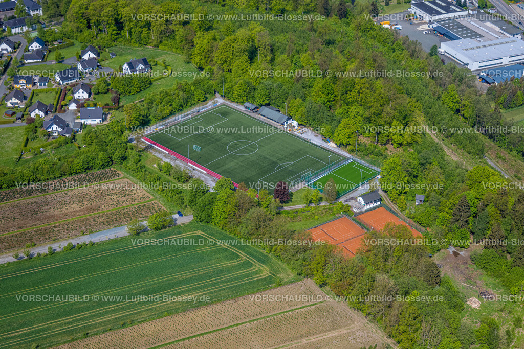 Bestwig240503010 | Luftbild, Fußballstadion Sportplatz Ostwig, Tennisplätze, Ostwig, Bestwig, Sauerland, Nordrhein-Westfalen, Deutschland