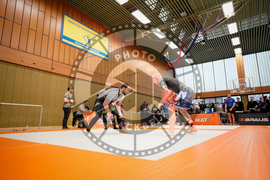20231125PBB6793 | Fighters compete during the Grappling Industries Jiu-jitsu Championship in Berlin, Germany, on November 25, 2023.