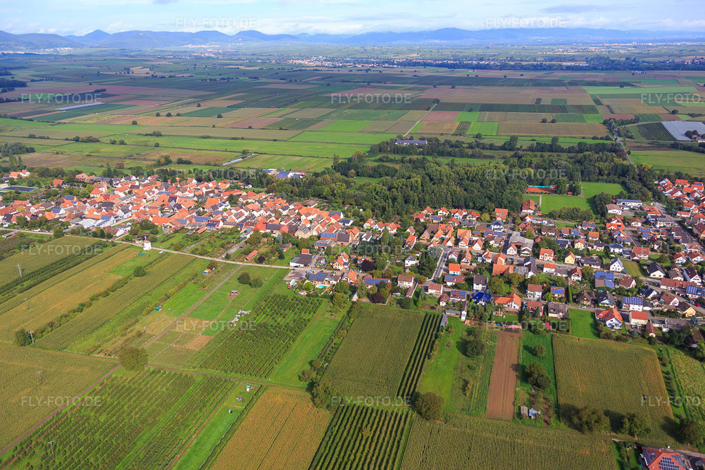 Luftbild: Dorfansicht aus Süden in Winden im Bundesland Rheinland-Pfalz in Deutschland. Foto: IMG_072533.jpg vom 19.09.2014 durch Werner Riehm/FLY-FOTO.de