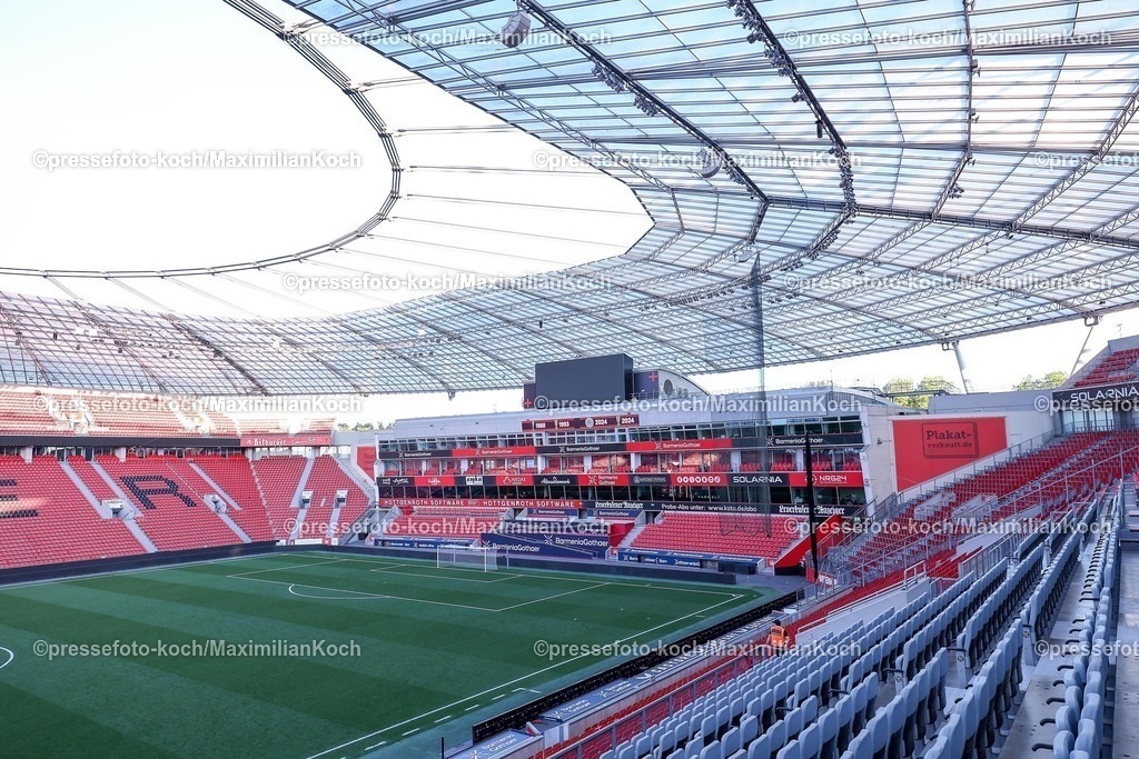 B0411052503597 | 11.05.2025, Fußball, Bayer 04 Leverkusen - Borussia Dortmund, 1. Fußball Bundesliga, 33. Spieltag, BayArena, Saison 2024 2025: Feature Innenansicht Stadion Symbolbild leer leeres Symbolfoto Rasen Spielfeld Tribüne Tribünen Dach Übersicht Übersichtsbild Sportstätte SpielstätteDFB regulations prohibit any use of photographs as image sequences and or quasi-video.