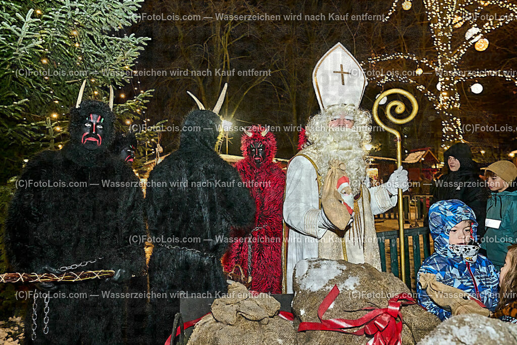 ALP4810_Wieselburger Advent_NikolausAbend | (C)FotoLois.com, Alois Spandl, WIESELBURGER ADVENT, der Nikolaus kommt zu den Kindern und bringt Geschenke, Fr 8. Dez. 2023.