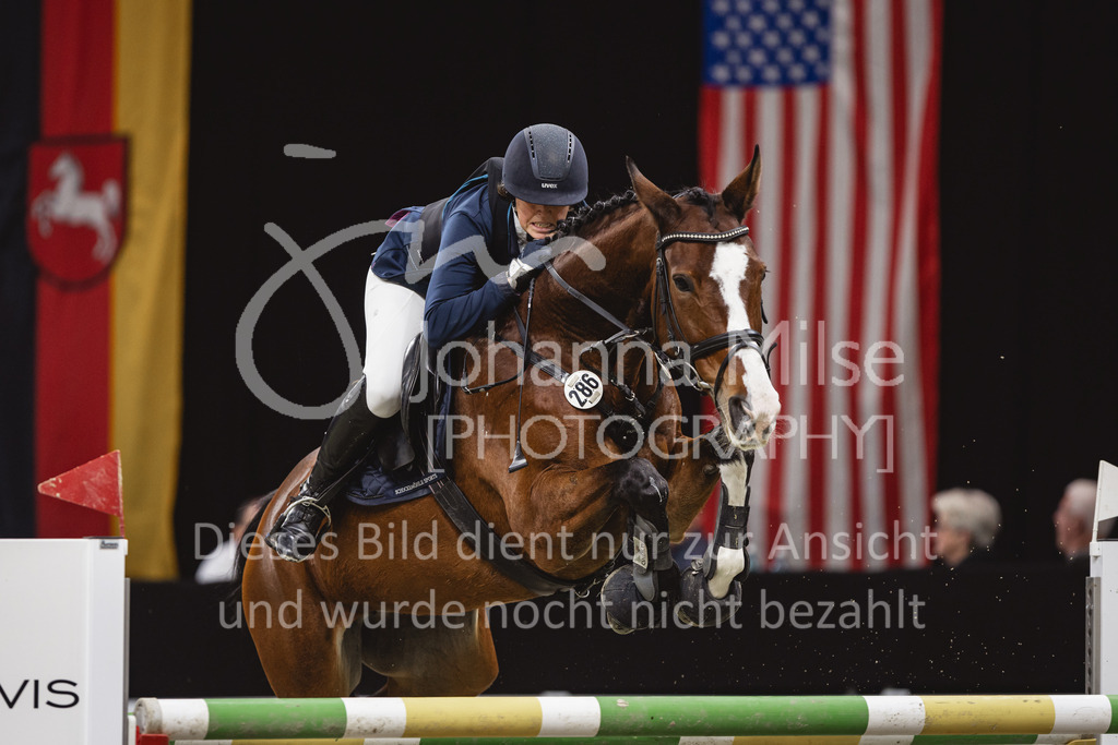 231028_Oldenburg_S1-Spr_Amateure-202 | Deine schönsten Turniermomente als professionelle Fotos! Entdecke hochwertige Pferdesport-Fotografie im Online-Shop. Jetzt Fotos finden & bestellen!