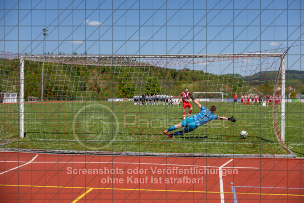 20250501_124521_0926 | #,1.FC Donzdorf II (rot) vs.1.Göppinger SV (weiß), Fussball, Frauen-Bezirkspokal Halbfinale Saison 2024/2025, Rasenplatz Lautertal Stadion, Süßener Straße 16, 73072 Donzdorf, 01.05.2025 - 10:30 Uhr,Foto: PhotoPeet-Sportfotografie/Peter Harich