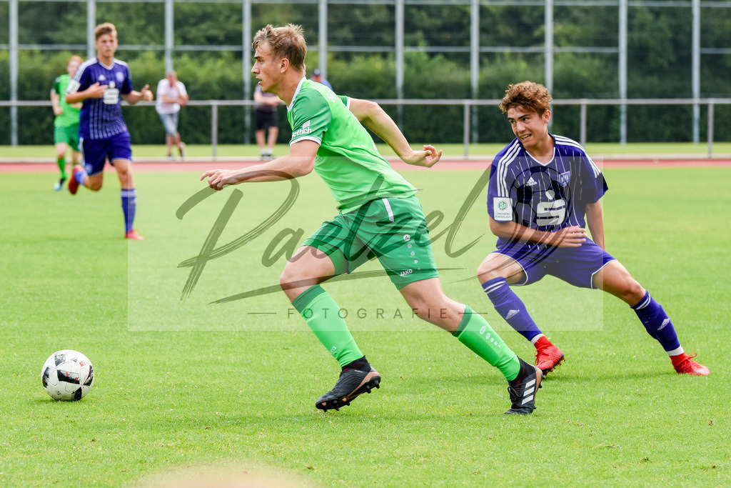 20180728_OSNSVR_0016 | Fußball, A-Junioren: Marc Auge (VfL Osnabrück), rechts schaut beim Testspiel zwischen VfL Osnabrück vs. SV Rödinghausen am 28.07.2018 im Sportpark Illoshöhe in Osnabrück, Deutschland.(Foto von Nico Paetzel) - Realisiert mit Pictrs.com