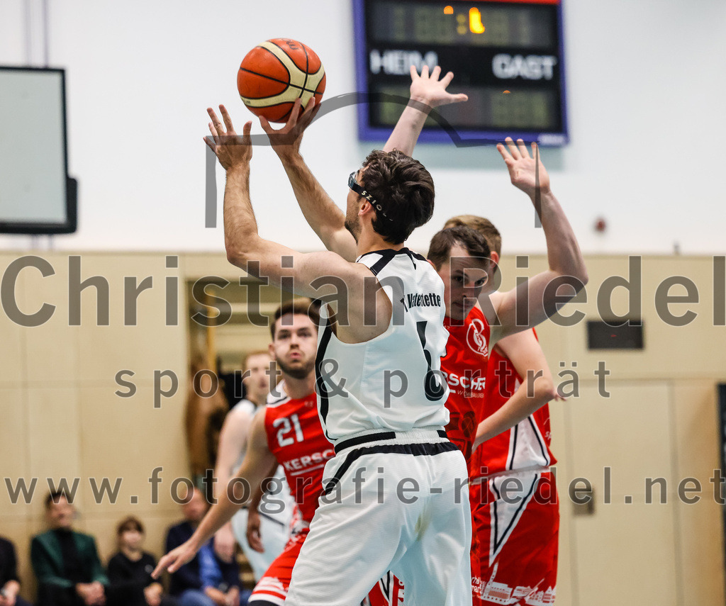 2022-12-03_025_TSV_Vaterstetten_gegen_TG_Landshut | Vaterstetten, Deutschland, 03.12.2022:
Basketball, Bayernliga Herren Südost 2022 / 2023, 7. Spieltag, TSV Vaterstetten gegen TG Landshut, Endergebnis: 71:78

Maximilian Rothe (TSV Vaterstetten, #6)

Foto: Christian Riedel / fotografie-riedel.net