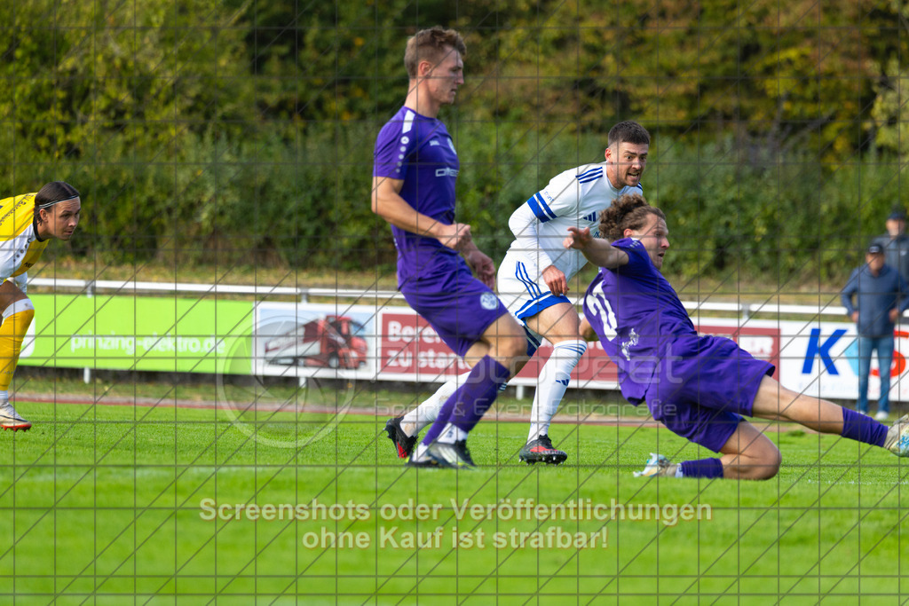 20261010_155910_0557_(c)_by_PhotoPeet | #,1.FC Eislingen (weiß) vs. TSV Bernhausen (lila), Fussball, Landesliga 2 - wfv, 11. Spieltag, Saison 2026/2027, Rasenplatz, Eichbachstation, Haldenstraße, 73054 Eislingen, 10.10.2026 - 15:30 Uhr,Foto: PhotoPeet / Sport- &amp; Eventfotografie / Peter Harich